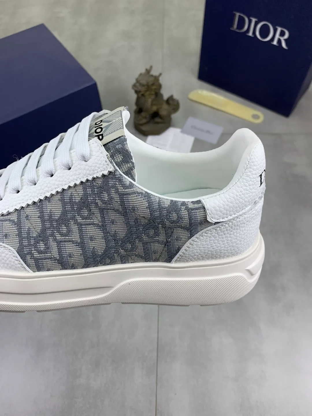 Men's men's shoes P420💰[New style]🆘[Dior] Dior original lace-up low-top men's shoes Classic casual shoes 🔥This model is the official classic model with high quality and made by famous original designers. It is made of high-quality cowhide with original materials➕comfortable and breathable mesh lining➕pigskin insole. The perfect last shape and generous and fashionable design have attracted many consumers and are suitable for drivers to drive🚗. What you want is the best quality in the market. Color: 4️⃣Color Code number: 38--44 (45 customized)
